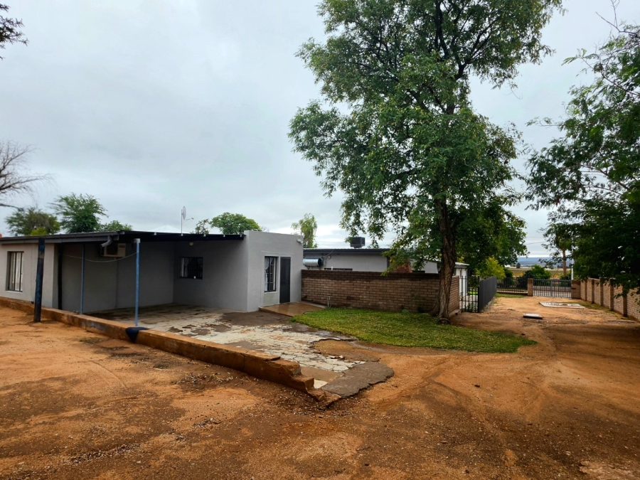 4 Bedroom Property for Sale in Kakamas Northern Cape